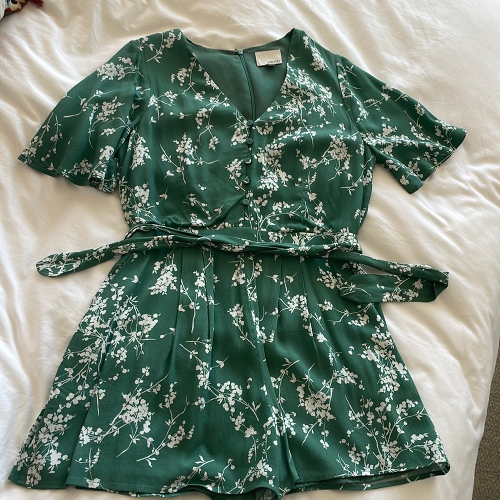 Ultra flattering romper. Greylin medium